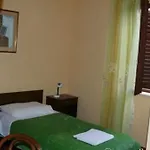Micika 3*