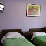 Micika 3*